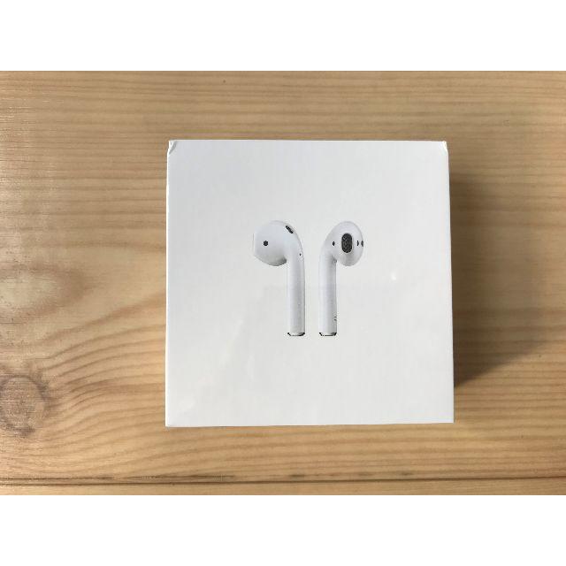 Apple(アップル)のApple AirPods MV7N2J/A スマホ/家電/カメラのオーディオ機器(ヘッドフォン/イヤフォン)の商品写真