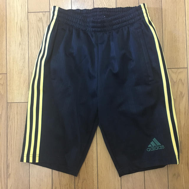 adidas(アディダス)のアディダス　ハーフパンツ キッズ/ベビー/マタニティのキッズ服男の子用(90cm~)(パンツ/スパッツ)の商品写真