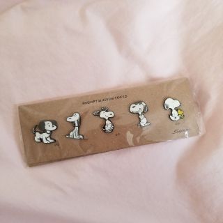 スヌーピー(SNOOPY)の☆新品☆スヌーピーミュージアム限定　ピンズ５点セット　(キャラクターグッズ)