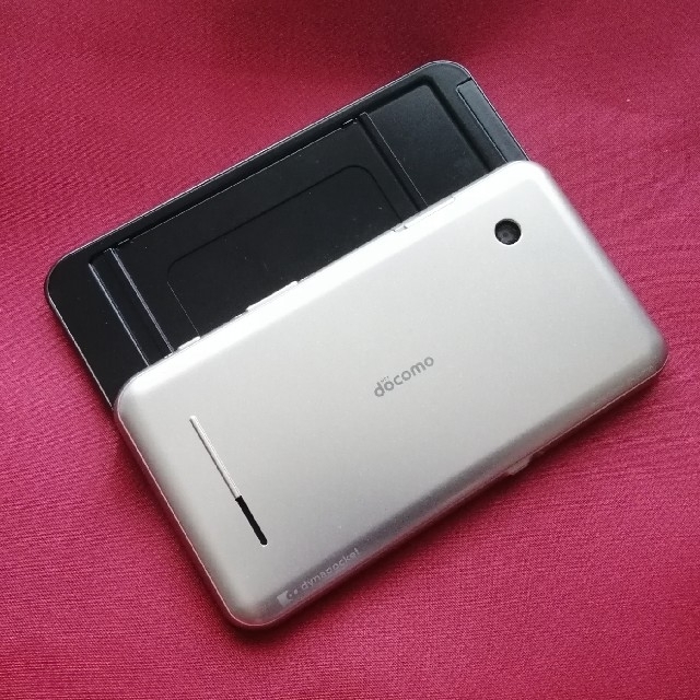 NTTdocomo(エヌティティドコモ)のdynapocket T-01B スマホ/家電/カメラのスマートフォン/携帯電話(スマートフォン本体)の商品写真