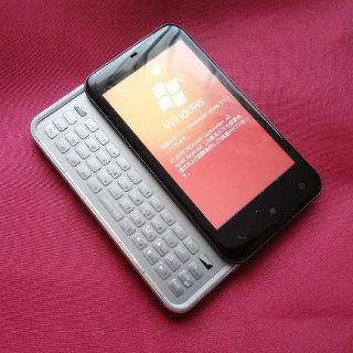 エヌティティドコモ(NTTdocomo)のdynapocket T-01B(スマートフォン本体)