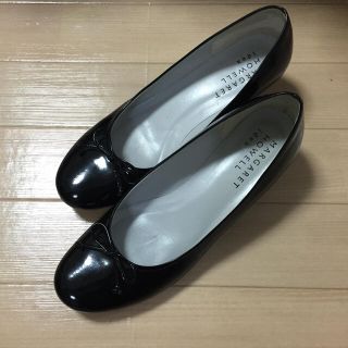 マーガレットハウエル(MARGARET HOWELL)の【美品】ハウエル エナメルパンプス 黒(ハイヒール/パンプス)