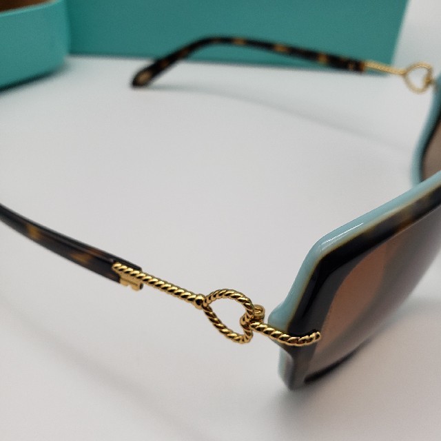 Tiffany & Co.(ティファニー)のTIFFANY　サングラス レディースのファッション小物(サングラス/メガネ)の商品写真