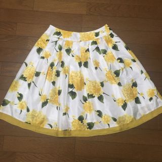 エムズグレイシー(M'S GRACY)のエムズグレーシー 夏向き 花柄フレアスカート (ひざ丈スカート)