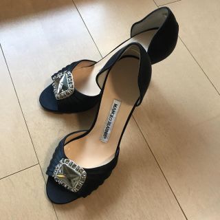 マノロブラニク(MANOLO BLAHNIK)のマノロブラニク　サンダル　オープントゥ　サテン　黒(ハイヒール/パンプス)