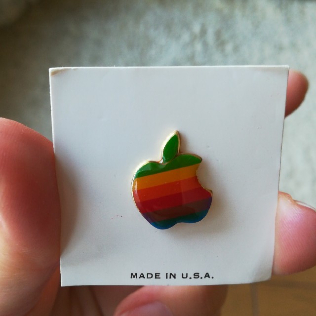 Apple(アップル)のApple ピンバッチ エンタメ/ホビーのアニメグッズ(バッジ/ピンバッジ)の商品写真