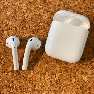 アップル(Apple)のAirPods 第一世代(ヘッドフォン/イヤフォン)