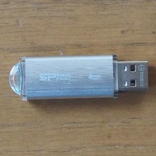 USBメモリー　４GB(その他)