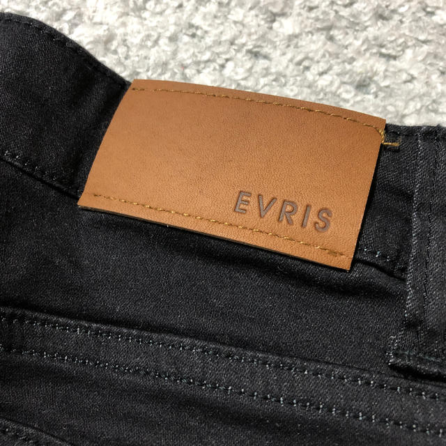 EVRIS(エヴリス)のEVRIS スキニーパンツ　黒 レディースのパンツ(スキニーパンツ)の商品写真