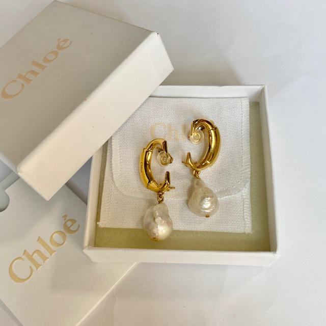 Chloe(クロエ)のQsugiさま専用♡chloeピアス♡soieriePINパールモチーフバングル レディースのアクセサリー(ピアス)の商品写真