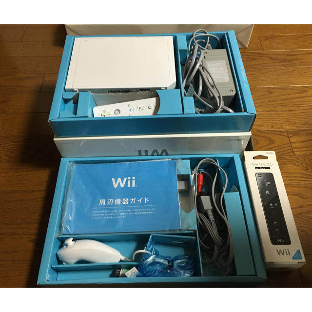 Wii本体　Wii Fit  桃太郎電鉄2010セットで