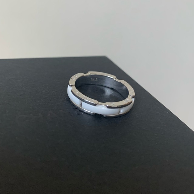 CHANEL(シャネル)のシャネル  ウルトラリング　新品同様　ホワイトセラミック　指輪 レディースのアクセサリー(リング(指輪))の商品写真