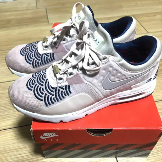 NIKE(ナイキ)の【限定値下げ】ナイキ airmax zero tokyo ピンク 美品 レディースの靴/シューズ(スニーカー)の商品写真