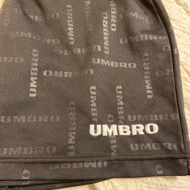 UMBRO(アンブロ)のアンブロ　ショートパンツ　スポーツ　トレーニング　黒　L メンズのパンツ(ショートパンツ)の商品写真