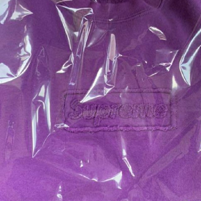 Supreme(シュプリーム)のSupreme Cutout Logo Crewneck Violet メンズのトップス(スウェット)の商品写真