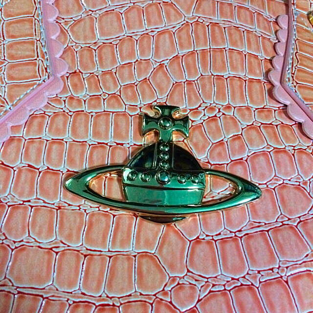 Vivienne Westwood(ヴィヴィアンウエストウッド)のヴィヴィアン クロコダイル風バッグピンク レディースのバッグ(ハンドバッグ)の商品写真
