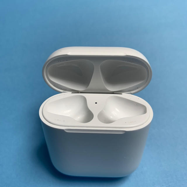 Apple(アップル)のAirPods エアポッズ　エアーポッズ　第1世代　充電ケース　充電器　純正品 スマホ/家電/カメラのオーディオ機器(ヘッドフォン/イヤフォン)の商品写真