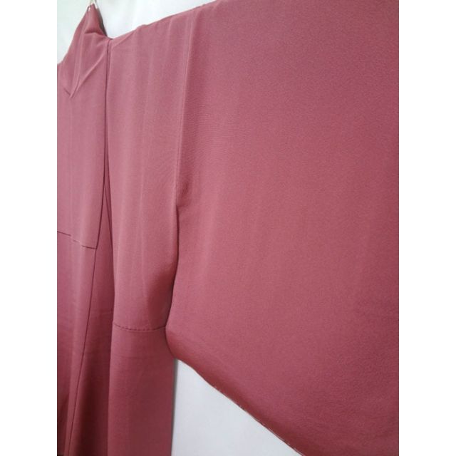 くすんだピンクの色無地 レディースの水着/浴衣(着物)の商品写真