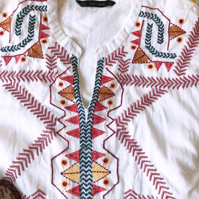 ZARA(ザラ)のzara basic エスニック風刺繍ゆるトップス レディースのトップス(シャツ/ブラウス(半袖/袖なし))の商品写真
