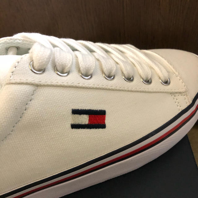 TOMMY HILFIGER(トミーヒルフィガー)の【新品未使用】🇨🇷TOMMY HILFIGER スニーカー23.5cm レディースの靴/シューズ(スニーカー)の商品写真