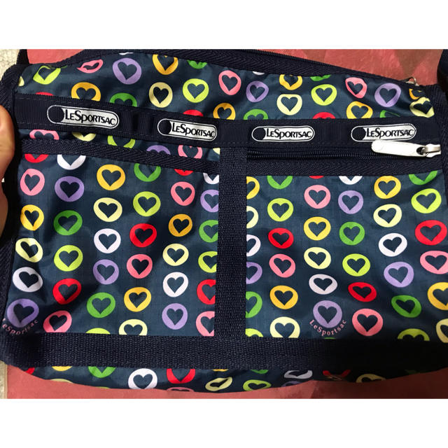 LeSportsac(レスポートサック)の【美品】レスポ　紺色ハート柄ショルダーバッグ レディースのバッグ(ショルダーバッグ)の商品写真