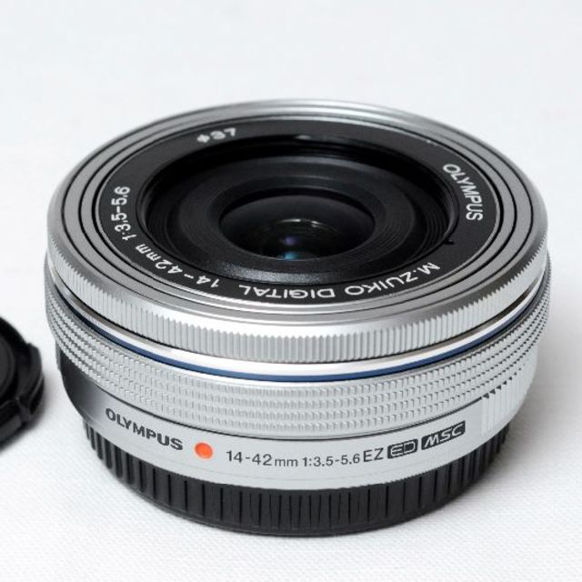 OLYMPUS(オリンパス)の✨未使用品✨OLYMPUS MZD14-42mm EZ ✨電動パンケーキ✨ スマホ/家電/カメラのカメラ(レンズ(ズーム))の商品写真