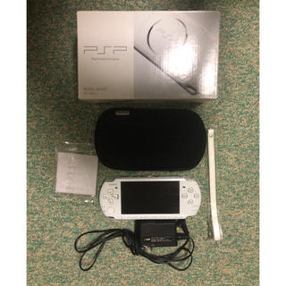 プレイステーションポータブル(PlayStation Portable)のPSP ホワイト　3000 PW(携帯用ゲーム機本体)