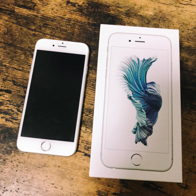 iPhone 6s Silver 32 GB SIMフリースマートフォン本体