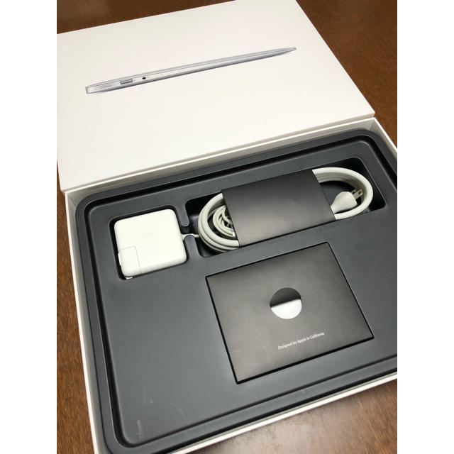 Apple(アップル)のMacBook Air MD760J/A(Mid 2013) スマホ/家電/カメラのPC/タブレット(ノートPC)の商品写真