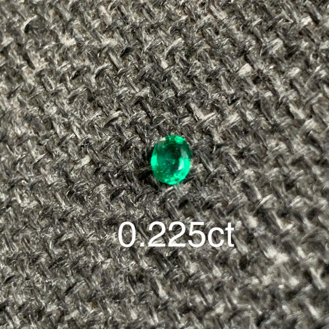 エメラルド　ルース　　0.225ct ハンドメイドの素材/材料(各種パーツ)の商品写真