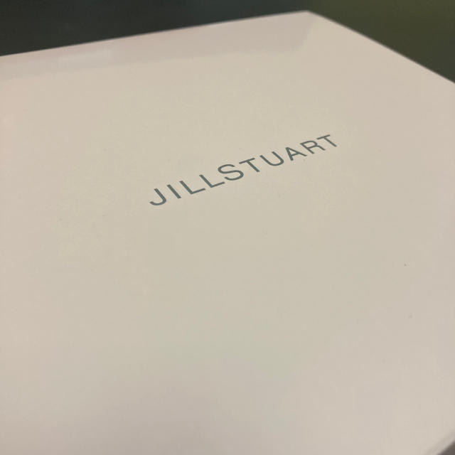 JILLSTUART(ジルスチュアート)の【chan様】JSタオル&ハンドクリーム 箱付きギフトセット【未使用品】 コスメ/美容のボディケア(ハンドクリーム)の商品写真