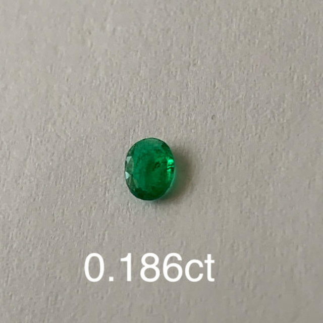 エメラルド　ルース　　0.186ct ハンドメイドの素材/材料(各種パーツ)の商品写真