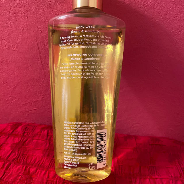 Victoria's Secret(ヴィクトリアズシークレット)のVICTORIA’S SECRET BODY WASH コスメ/美容のボディケア(ボディソープ/石鹸)の商品写真