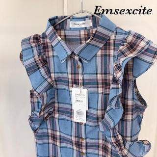エムズエキサイト(EMSEXCITE)のチェックシャツフリル⭐︎新品(シャツ/ブラウス(半袖/袖なし))