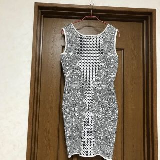 ビーシービージーマックスアズリア(BCBGMAXAZRIA)の新品　BCBG MAXAZRIA ボディコンワンピ(ひざ丈ワンピース)