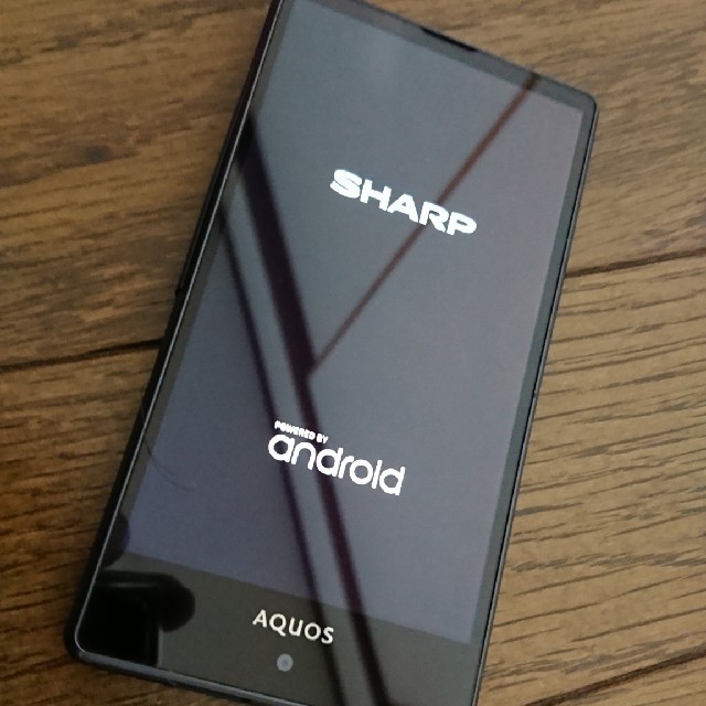 AQUOS(アクオス)のAQUOS SHV33 au ブラック スマホ/家電/カメラのスマートフォン/携帯電話(スマートフォン本体)の商品写真