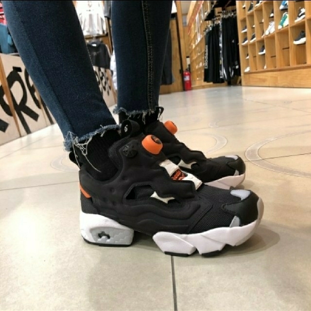 Reebok(リーボック)のリーボック ポンプフューリー　INSTAPUMP FURY　新品　23.5 レディースの靴/シューズ(スニーカー)の商品写真