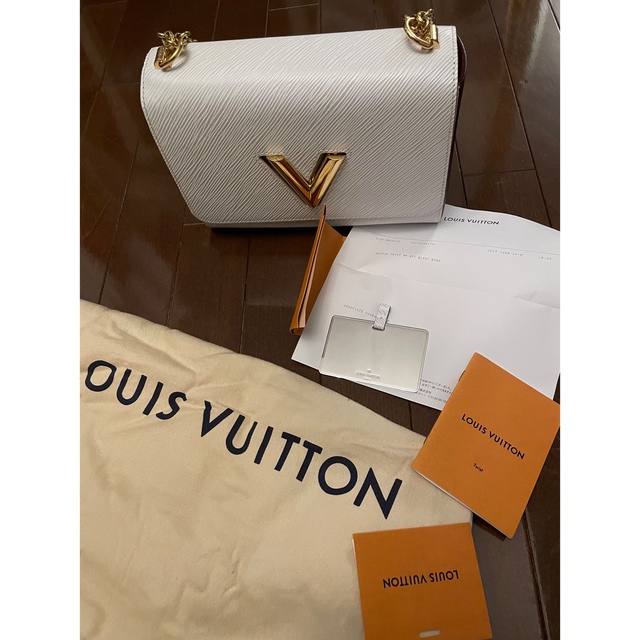 LOUIS VUITTON(ルイヴィトン)のルイヴィトン　ショルダーバッグ　ツイスト MM 白　ホワイト　エピ レディースのバッグ(ショルダーバッグ)の商品写真