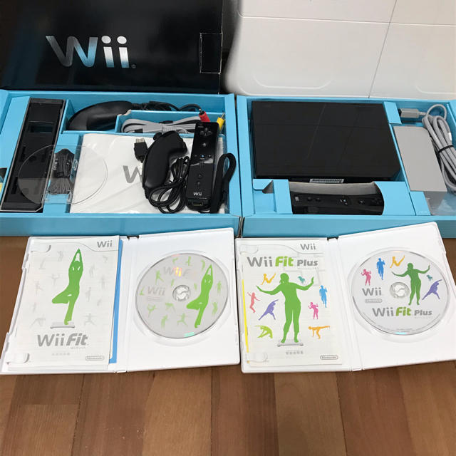 Wii本体（ブラック）＋Wiiバランスボード＋WiiFit・WiiFitPLUS 1