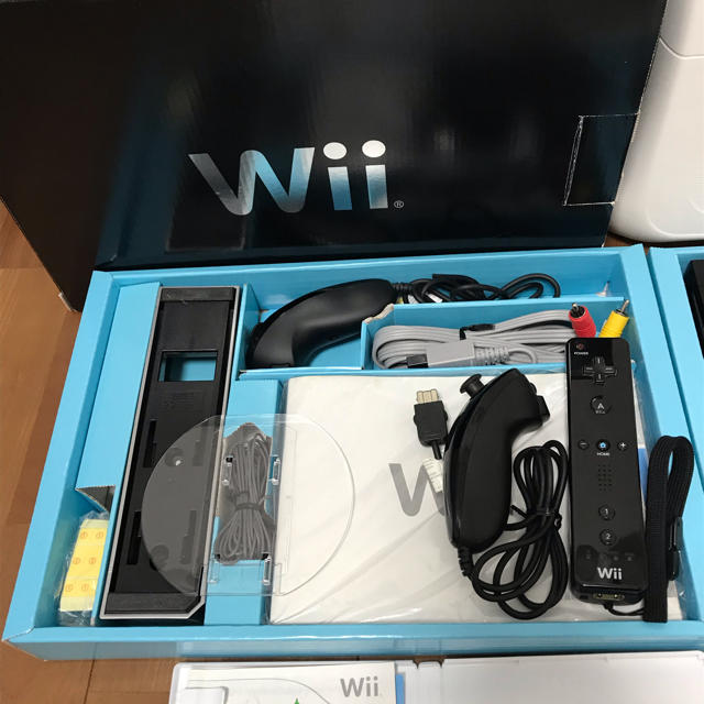 Wii本体（ブラック）＋Wiiバランスボード＋WiiFit・WiiFitPLUS 2