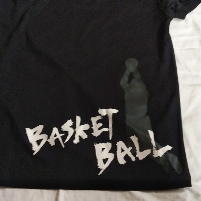 イグニオ IGNIO Tシャツバスケット柄 黒 サイズXO メンズのトップス(Tシャツ/カットソー(半袖/袖なし))の商品写真