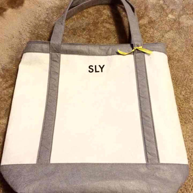 SLY(スライ)のSLY 大きめトートバッグ 新品未使用 レディースのバッグ(トートバッグ)の商品写真