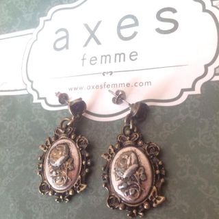 アクシーズファム(axes femme)のアンティーク調薔薇のピアス(ピアス)