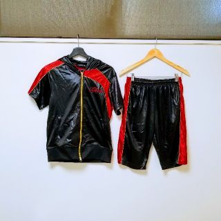 新品◆GHETTO◆黒×ｸﾛｺﾀﾞｲﾙ赤×goldﾗｲﾝ上下セットアップM(セットアップ)