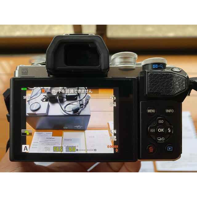 カメラ【美品】オリンパス　OM-D E-M10 MARK III レンズキット