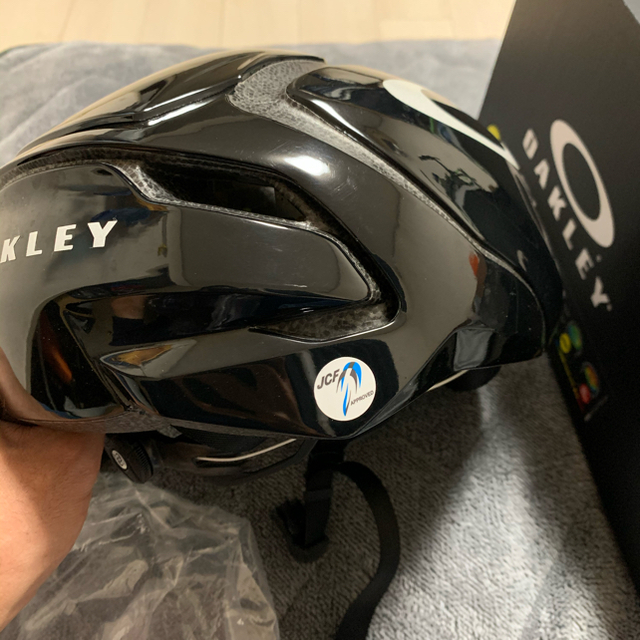 Oakley(オークリー)のOAKLEY（オークリー）ARO5（サイクルヘルメット） スポーツ/アウトドアの自転車(ウエア)の商品写真