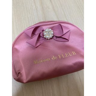 メゾンドフルール(Maison de FLEUR)の未使用　メゾンドフルール　ポーチ　ビジュー  リボン　ピンク　パール(ポーチ)