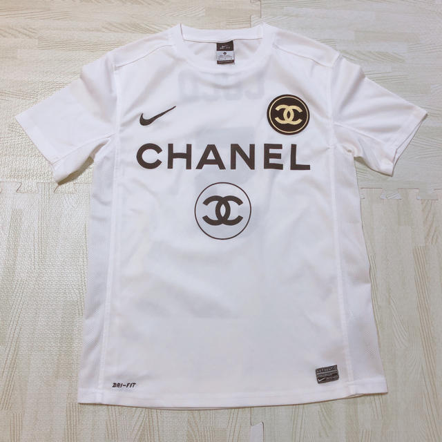 Faculteit herwinnen Aanzetten CHANEL NIKE T-SHIRTS シャネル ナイキ Tシャツ Mの通販 by K｜ラクマ