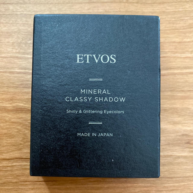 ETVOS(エトヴォス)のエトヴォス　ミネラルクラッシィシャドー レディレッド（アイカラー） コスメ/美容のベースメイク/化粧品(アイシャドウ)の商品写真