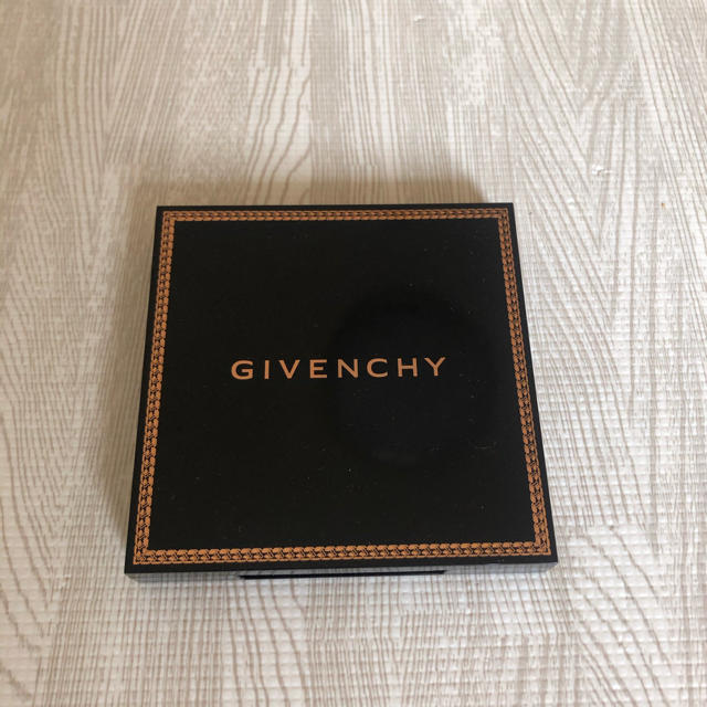 GIVENCHY(ジバンシィ)のジバンシイ プードル・クルーズ・エキゾチック 5 フェイスパウダー コスメ/美容のベースメイク/化粧品(フェイスパウダー)の商品写真